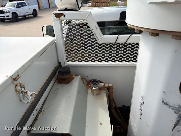 image for item EW8961 2020 RAM 5500HD bucket truck