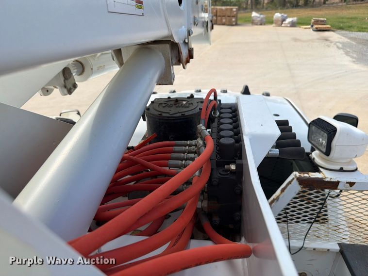 image for item EW8961 2020 RAM 5500HD bucket truck