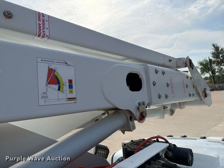 image for item EW8961 2020 RAM 5500HD bucket truck