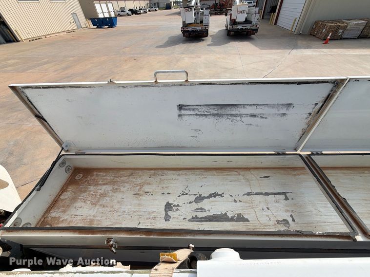 image for item EW8961 2020 RAM 5500HD bucket truck