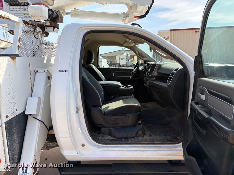 image for item EW8961 2020 RAM 5500HD bucket truck