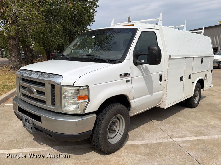 2016 Ford E350 Super Duty utility van