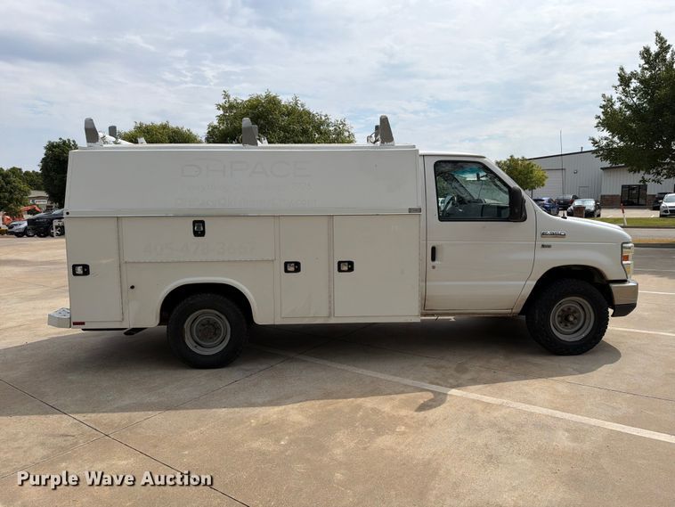 image for item EW8969 2016 Ford E350 Super Duty utility van