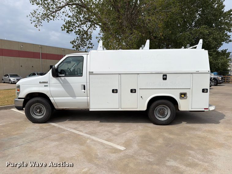 image for item EW8969 2016 Ford E350 Super Duty utility van