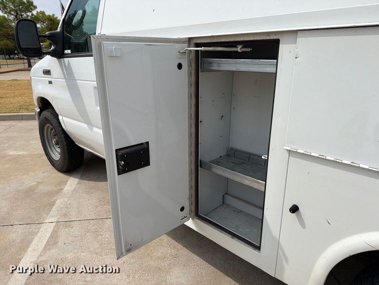 image for item EW8969 2016 Ford E350 Super Duty utility van