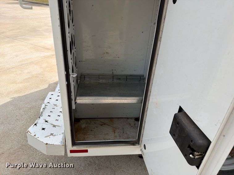image for item EW8969 2016 Ford E350 Super Duty utility van