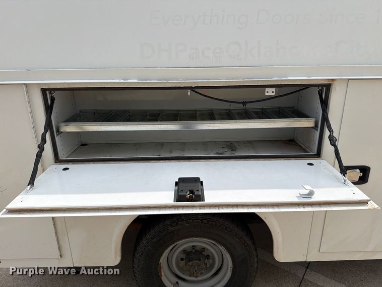 image for item EW8969 2016 Ford E350 Super Duty utility van