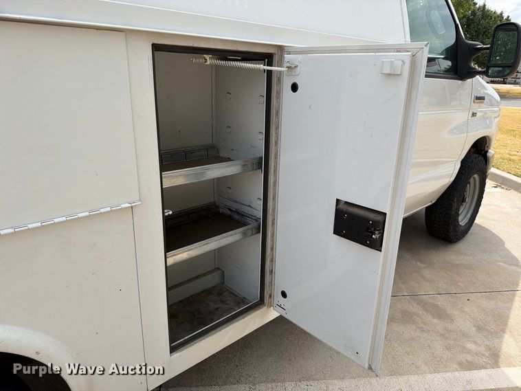 image for item EW8969 2016 Ford E350 Super Duty utility van