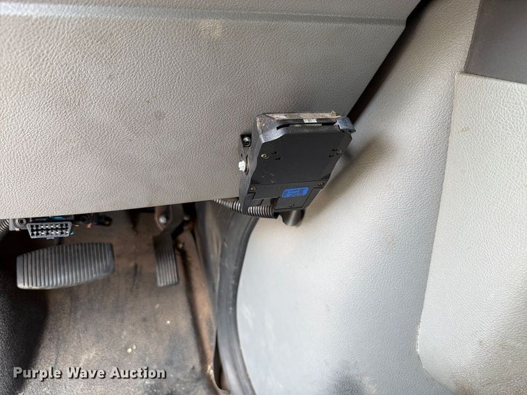 image for item EW8969 2016 Ford E350 Super Duty utility van