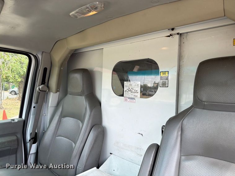 image for item EW8969 2016 Ford E350 Super Duty utility van