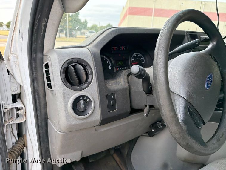 image for item EW8969 2016 Ford E350 Super Duty utility van