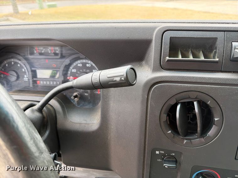 image for item EW8969 2016 Ford E350 Super Duty utility van