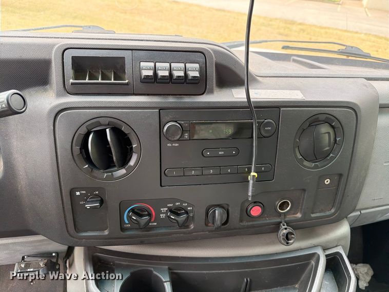 image for item EW8969 2016 Ford E350 Super Duty utility van