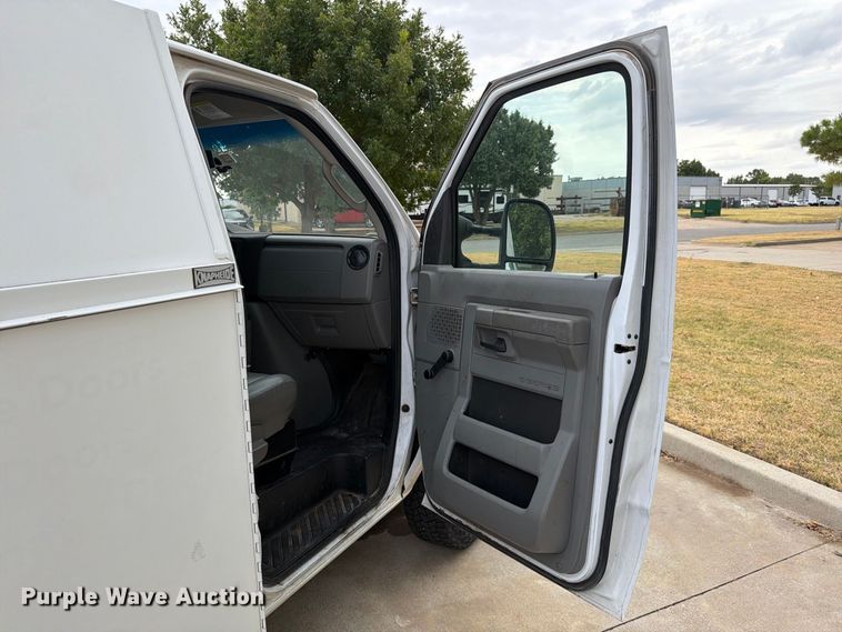 image for item EW8969 2016 Ford E350 Super Duty utility van