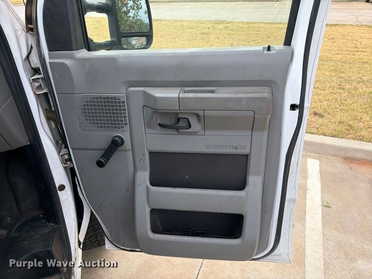 image for item EW8969 2016 Ford E350 Super Duty utility van