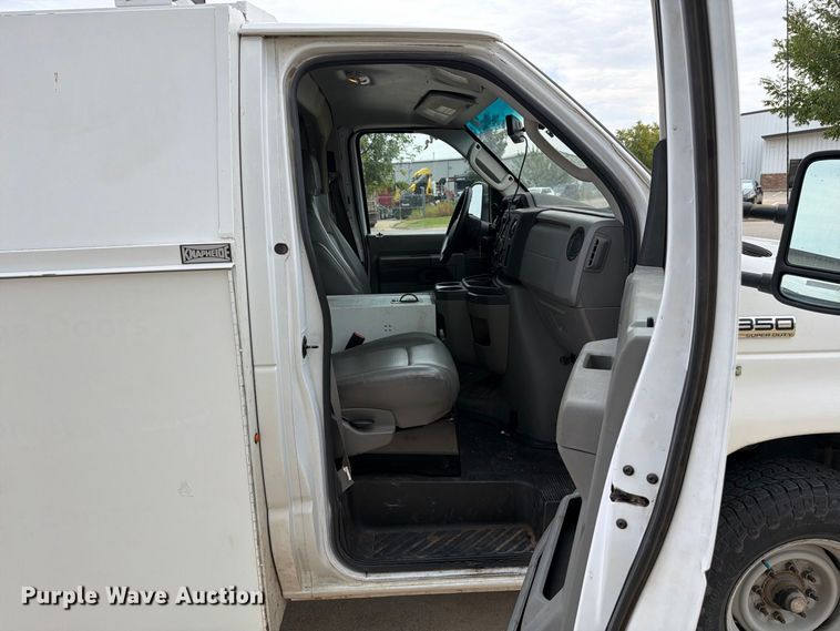 image for item EW8969 2016 Ford E350 Super Duty utility van