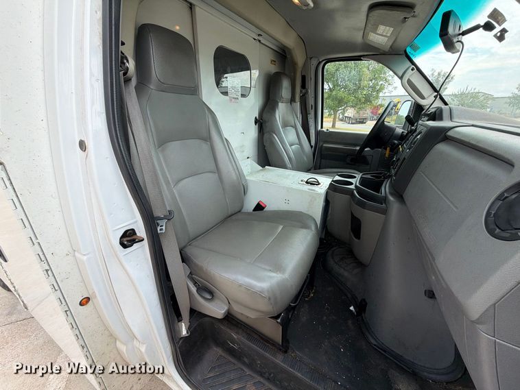 image for item EW8969 2016 Ford E350 Super Duty utility van