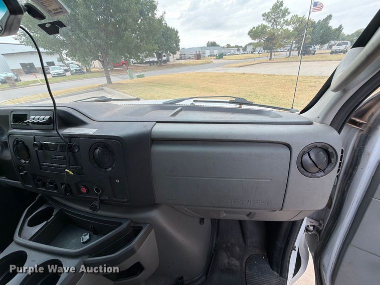 image for item EW8969 2016 Ford E350 Super Duty utility van