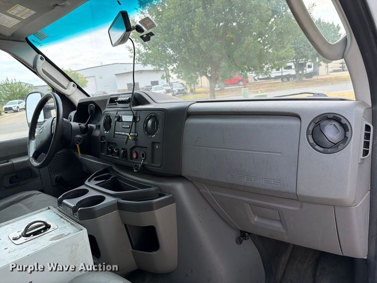 image for item EW8969 2016 Ford E350 Super Duty utility van