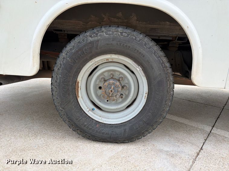 image for item EW8969 2016 Ford E350 Super Duty utility van