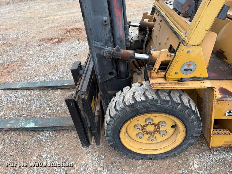 image for item EW8973 Caterpillar VC60D forklift