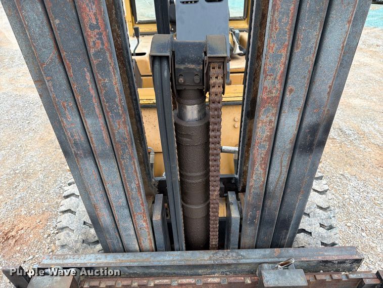image for item EW8973 Caterpillar VC60D forklift