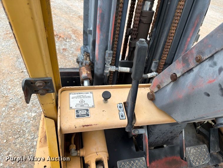 image for item EW8973 Caterpillar VC60D forklift