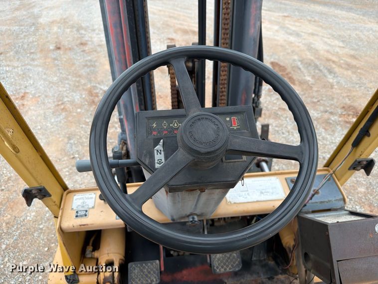 image for item EW8973 Caterpillar VC60D forklift