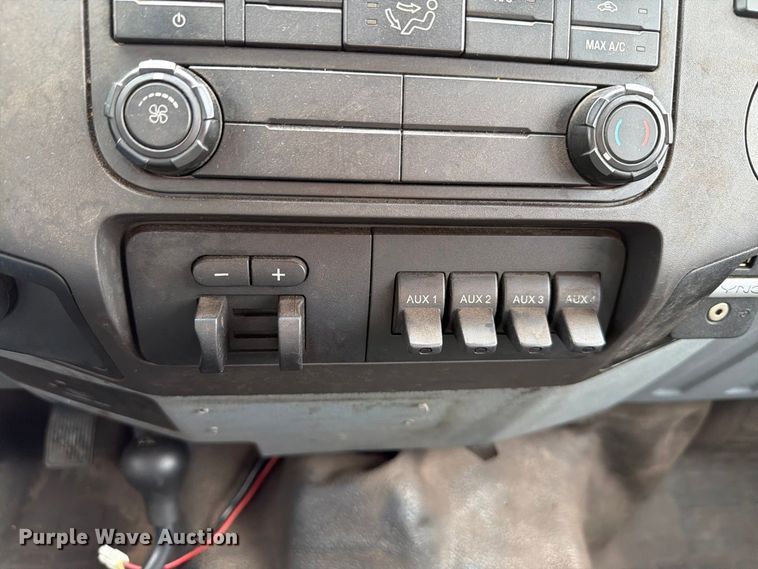 image for item EW8982 2016 Ford F250 Super Duty Ext. Cab pickup truck