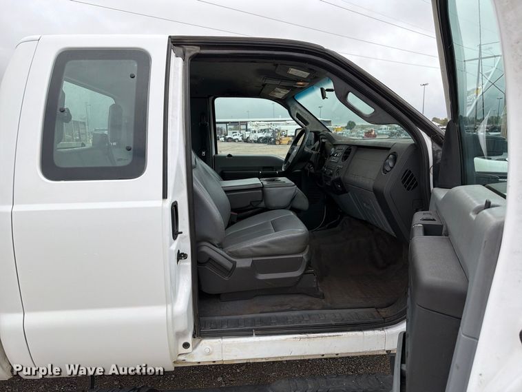 image for item EW8982 2016 Ford F250 Super Duty Ext. Cab pickup truck