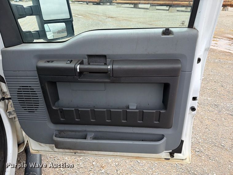 image for item EW8982 2016 Ford F250 Super Duty Ext. Cab pickup truck