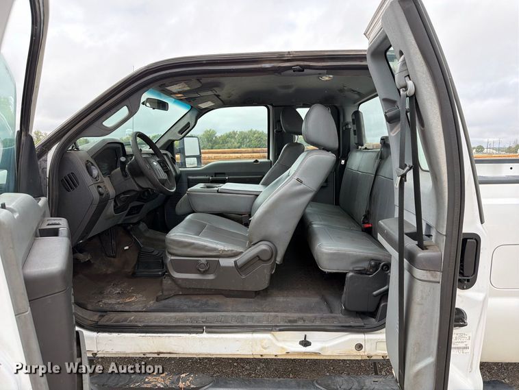 image for item EW8982 2016 Ford F250 Super Duty Ext. Cab pickup truck