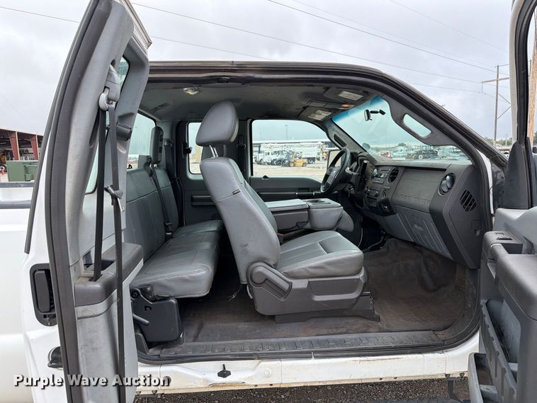 image for item EW8982 2016 Ford F250 Super Duty Ext. Cab pickup truck