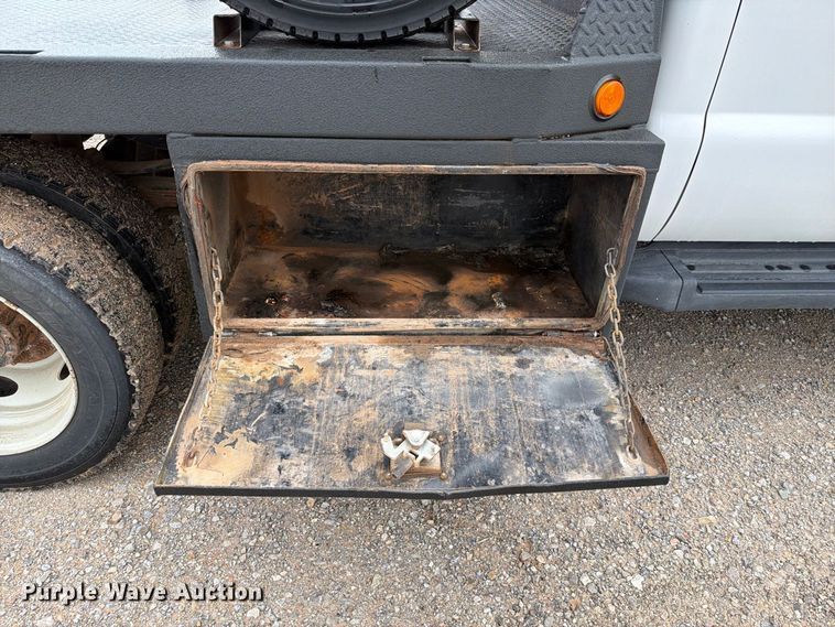 image for item EW8984 2016 Ford F550 flatbed truck