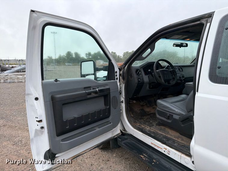 image for item EW8984 2016 Ford F550 flatbed truck