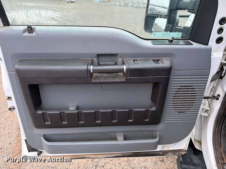image for item EW8984 2016 Ford F550 flatbed truck
