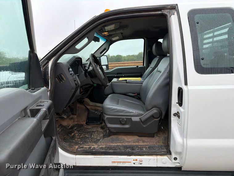 image for item EW8984 2016 Ford F550 flatbed truck