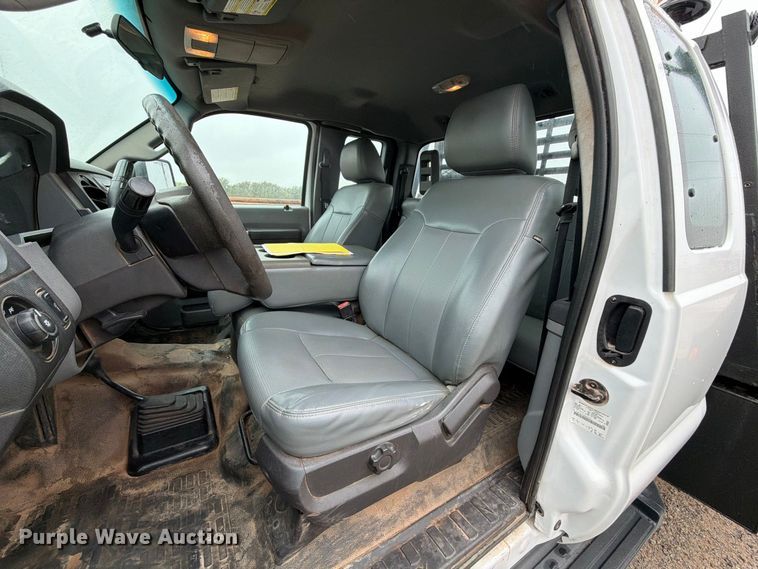image for item EW8984 2016 Ford F550 flatbed truck