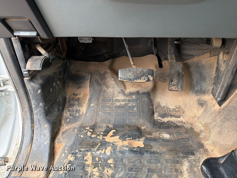 image for item EW8984 2016 Ford F550 flatbed truck