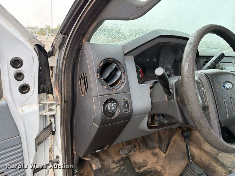 image for item EW8984 2016 Ford F550 flatbed truck