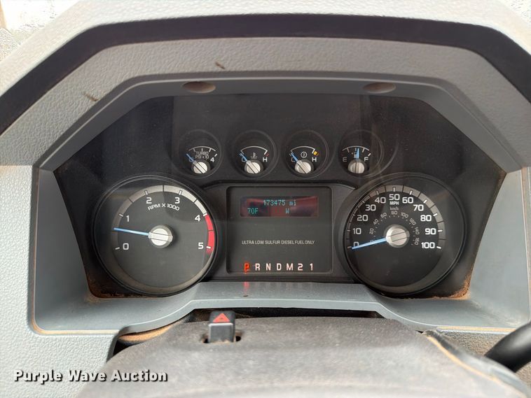 image for item EW8984 2016 Ford F550 flatbed truck