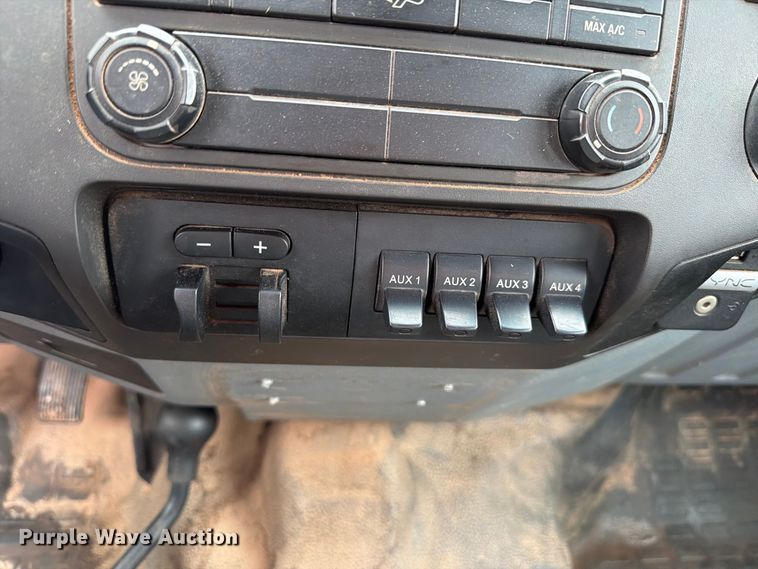 image for item EW8984 2016 Ford F550 flatbed truck