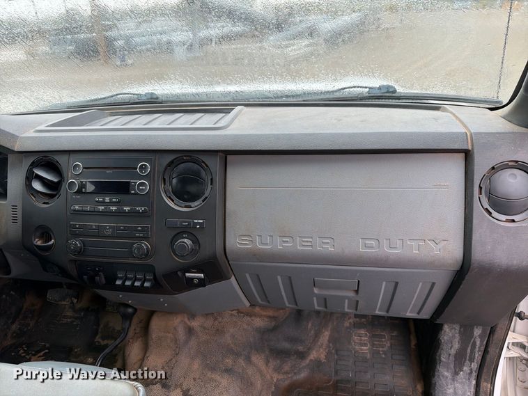 image for item EW8984 2016 Ford F550 flatbed truck