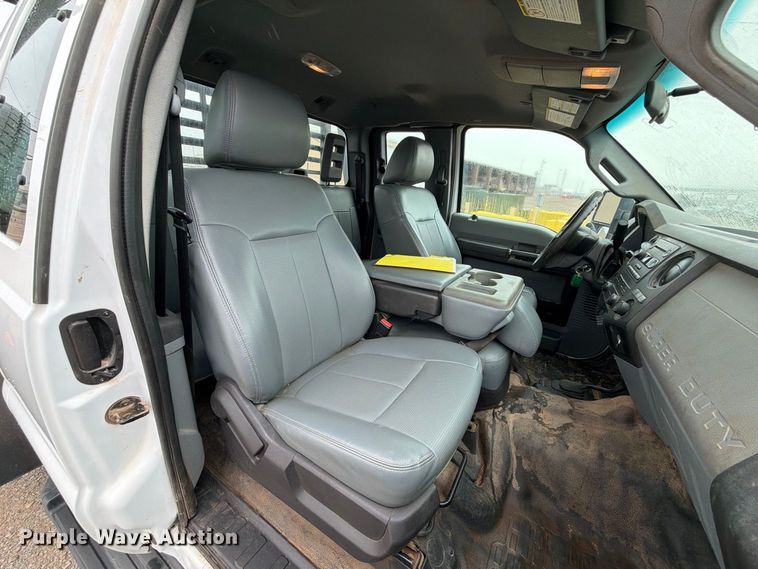 image for item EW8984 2016 Ford F550 flatbed truck