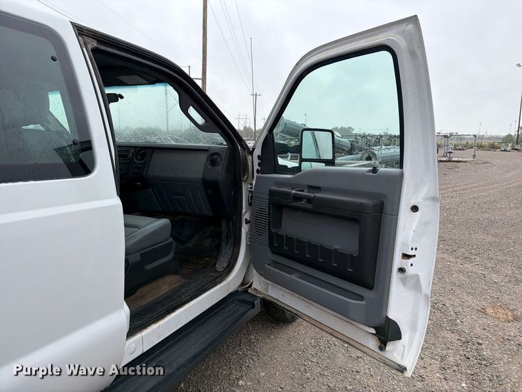 image for item EW8984 2016 Ford F550 flatbed truck