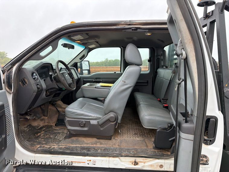image for item EW8984 2016 Ford F550 flatbed truck