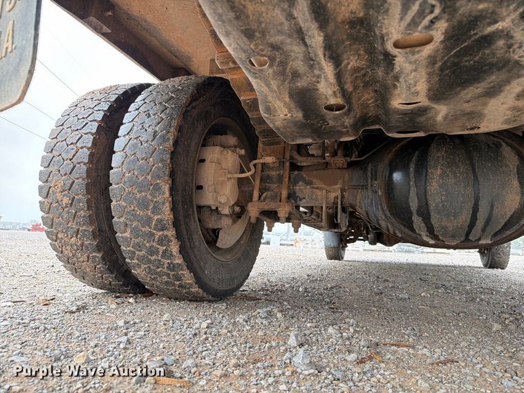 image for item EW8984 2016 Ford F550 flatbed truck