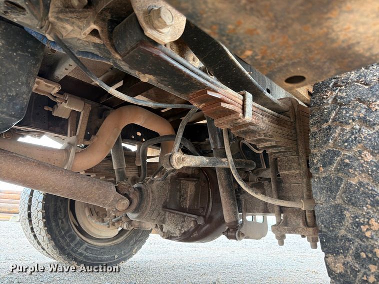 image for item EW8984 2016 Ford F550 flatbed truck