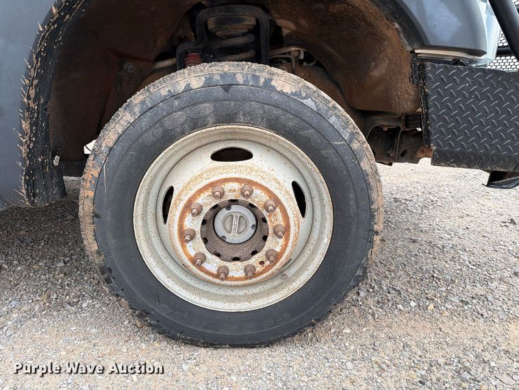 image for item EW8984 2016 Ford F550 flatbed truck