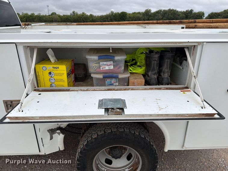 image for item EW8988 2021 Ford F350 Super Duty Ext. Cab utility bed pickup truck